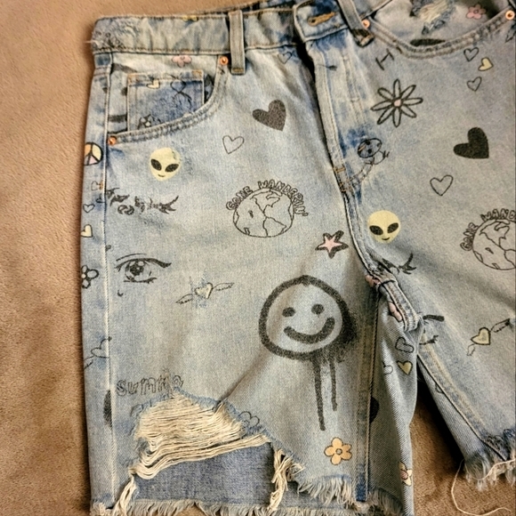 High‎ Rise Bermuda Shorts - Picture 4 of 11